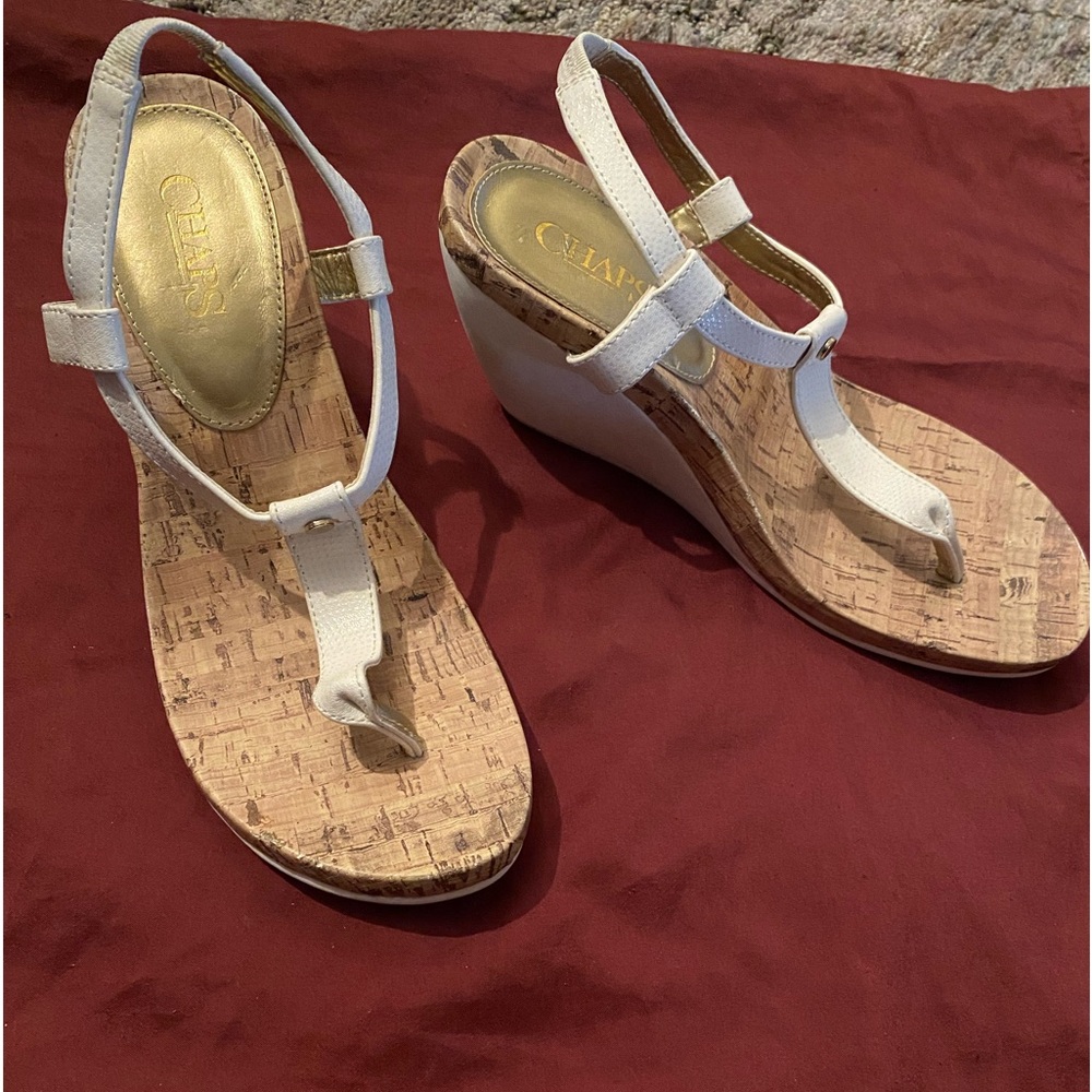 White thong sandal, wedge